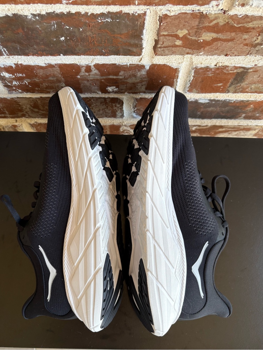 Hoka Arahi 7 Running Shoes Black White Sneakers Size 9 2E (Wide) - Picture 12 of 14
